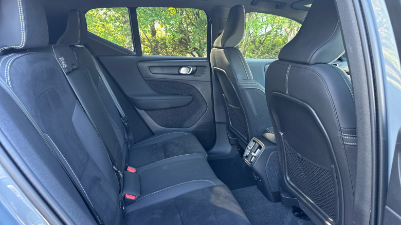 Volvo XC40 2.0 B4P Ultimate Dark 5dr Auto Petrol Estate